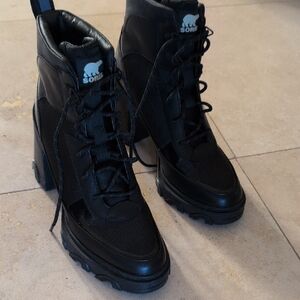 Sorel Women's Black Lace-Up Boots